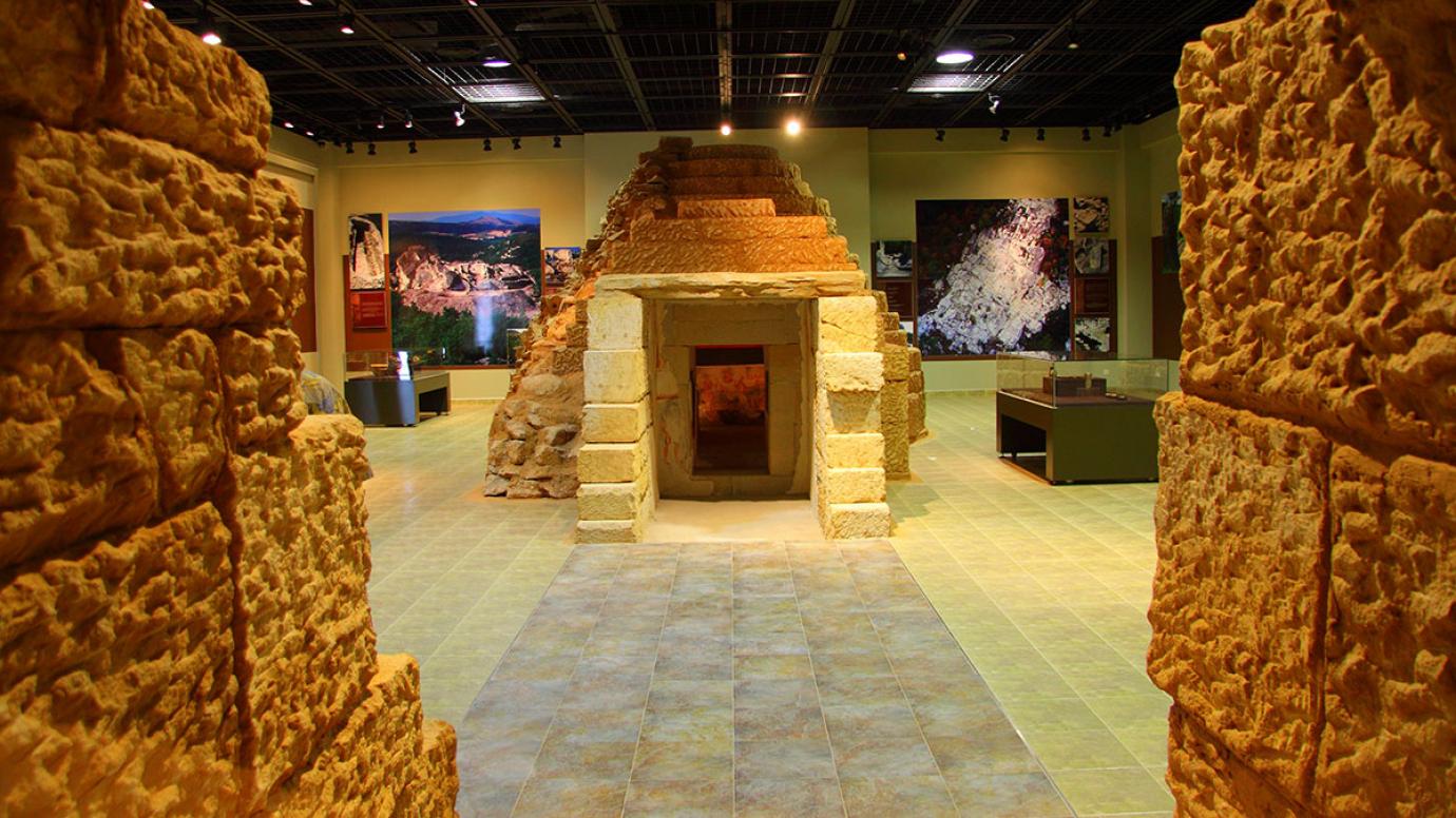 The Museum Centre “Thracian Art in the Eastern Rhodopes” is located next to the Aleksandrovo mound and promotes the understanding of the Thracian culture